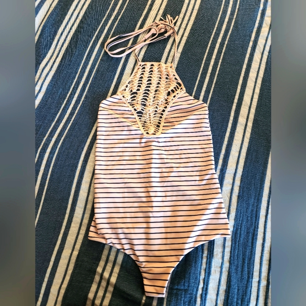 Acacia one piece